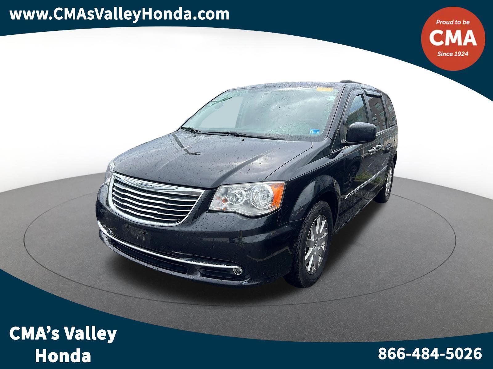 2016 Chrysler Town & Country Touring's photo