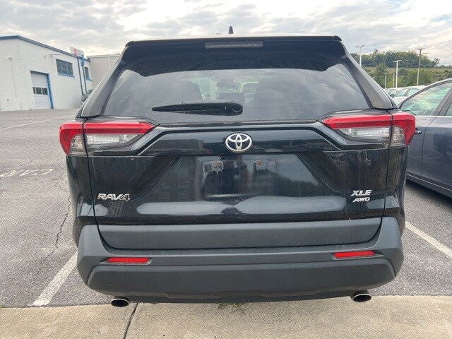 2019 Toyota RAV4 XLE photo 3