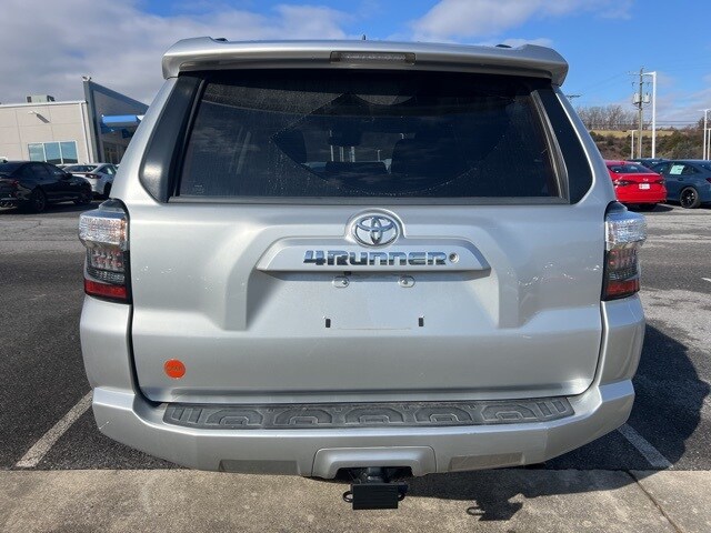 2020 Toyota 4Runner SR5 photo 4