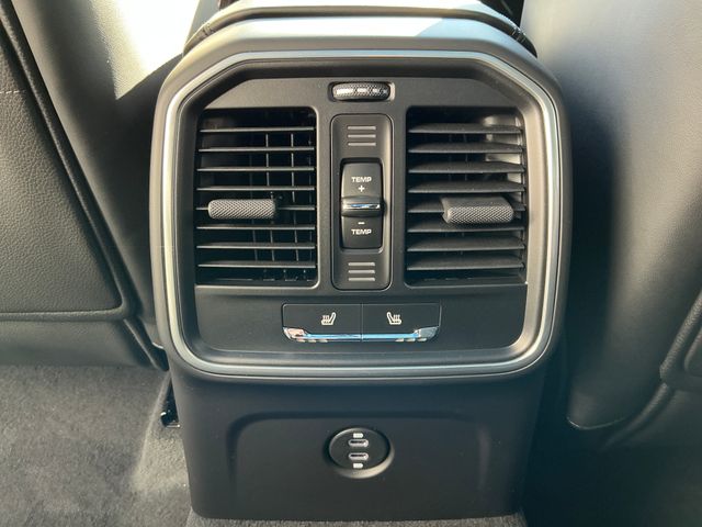 2026 Porsche Macan T - Photo 25