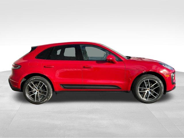 2026 Porsche Macan T - Photo 9