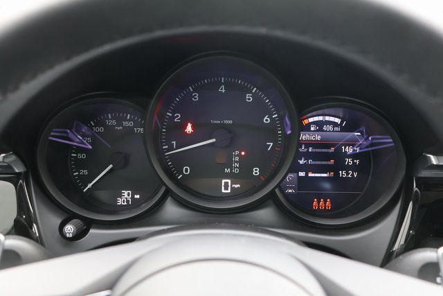 2025 Porsche Macan T photo 2