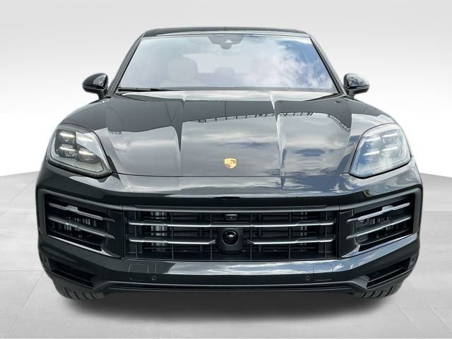 2025 Porsche Cayenne photo 3
