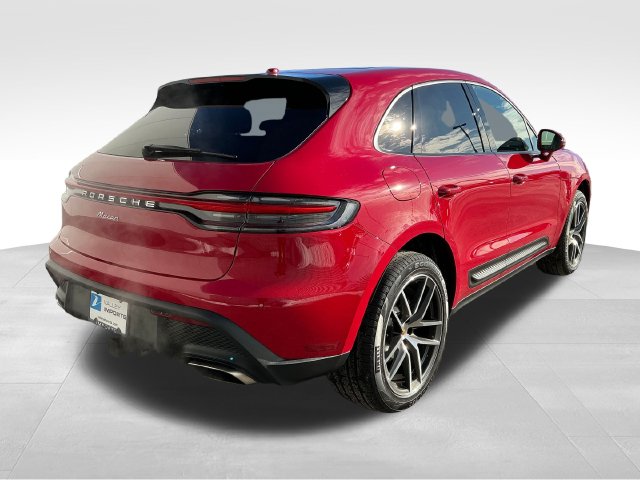 2026 Porsche Macan T - Photo 8