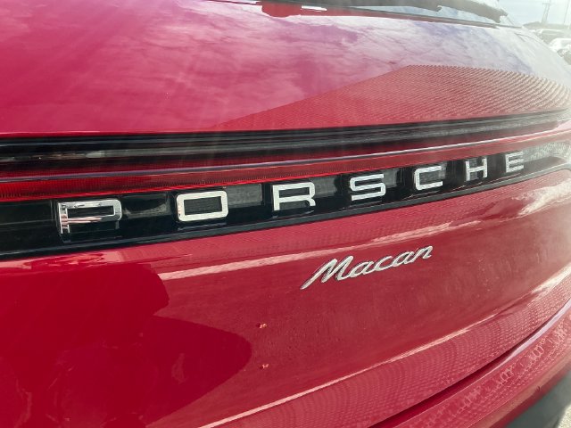 2026 Porsche Macan T - Photo 6