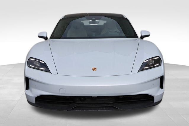 2025 Porsche Taycan photo 3