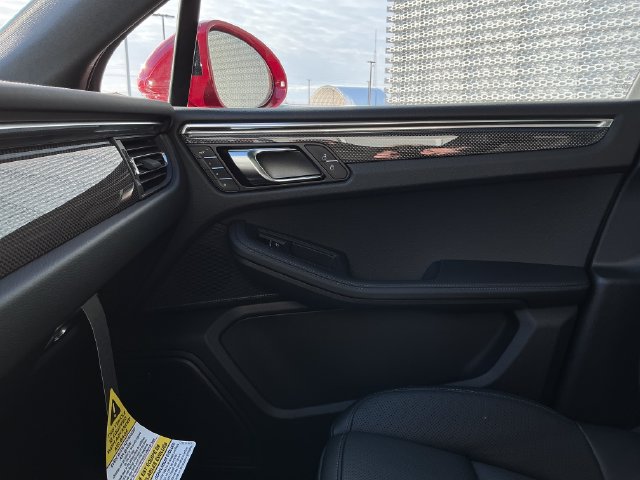 2026 Porsche Macan T - Photo 24