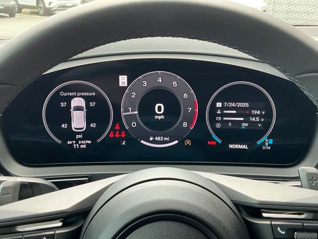 2025 Porsche Cayenne photo 2