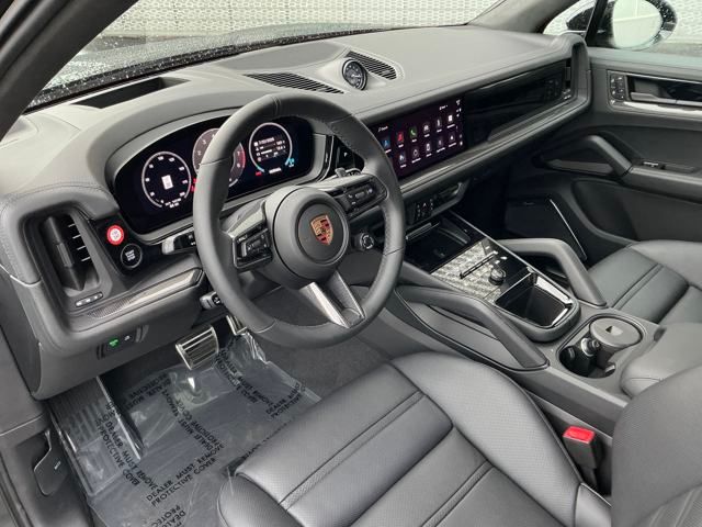 2025 Porsche Cayenne GTS photo 4