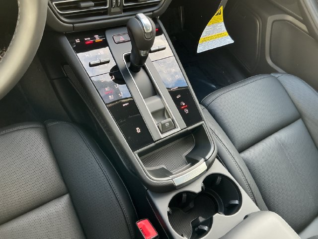 2026 Porsche Macan T - Photo 20