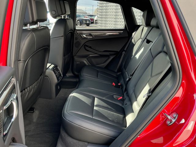 2026 Porsche Macan T - Photo 24