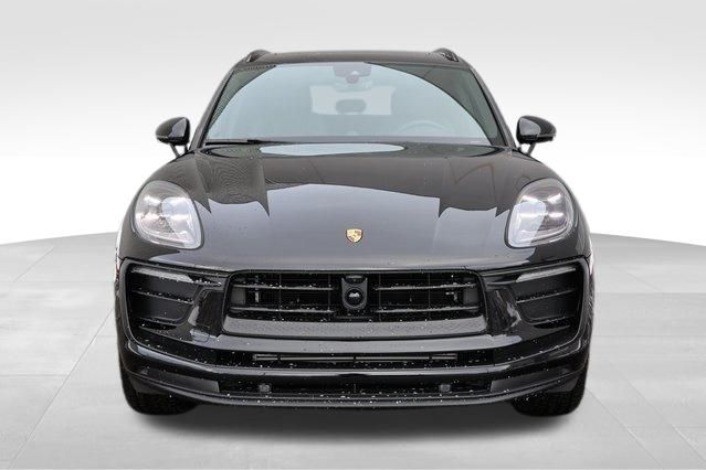 2025 Porsche Macan T photo 3