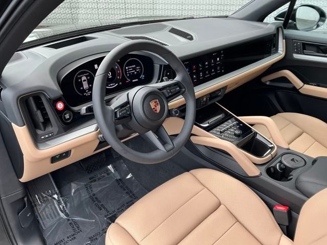 2025 Porsche Cayenne photo 4