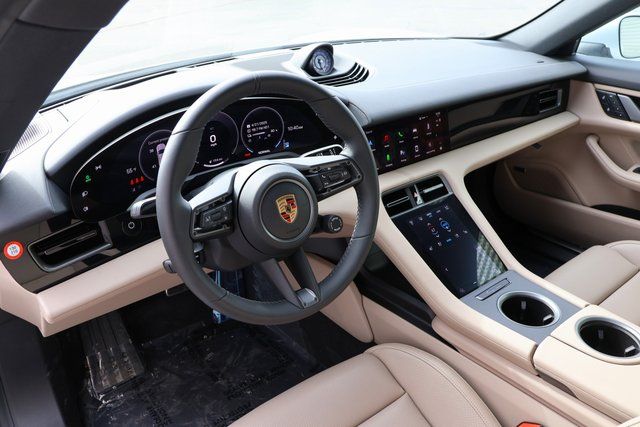 2025 Porsche Taycan photo 4