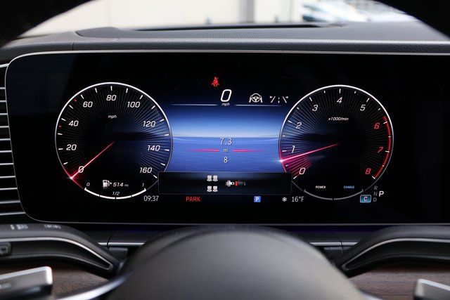 2025 Mercedes Benz GLS 450 4MATIC photo 2