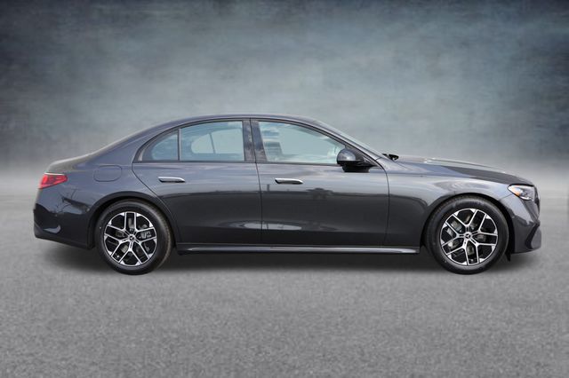 2025 Mercedes Benz E 450 4MATIC photo 3