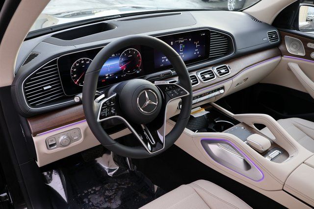 2025 Mercedes Benz GLS 450 4MATIC photo 4