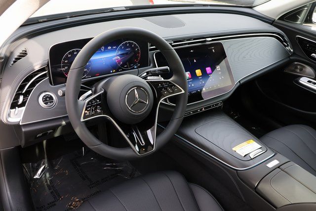 2025 Mercedes Benz E 350 4MATIC photo 4