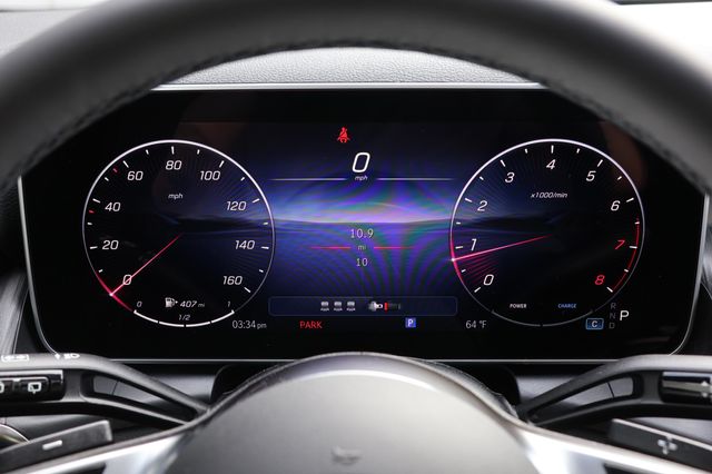 2025 Mercedes Benz GLC 300 4MATIC photo 2