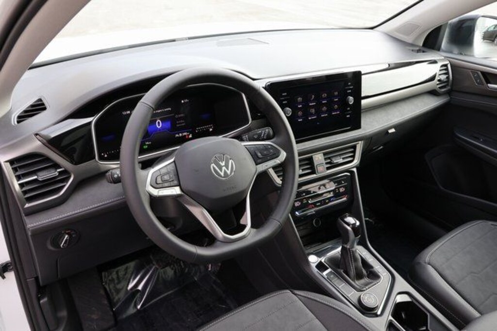 Used 2025 Volkswagen Taos 1.5T SE Black SUV