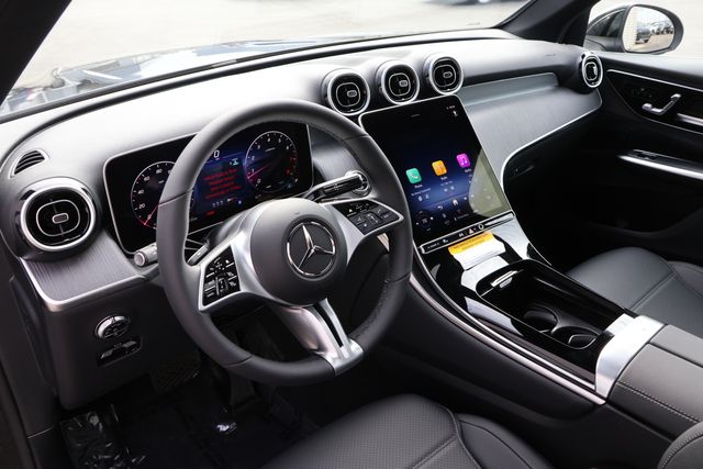 2025 Mercedes Benz GLC 300 4MATIC photo 4