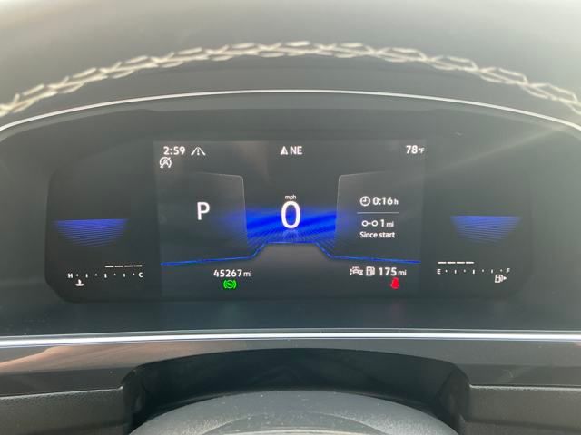 2022 Volkswagen Tiguan SE photo 2