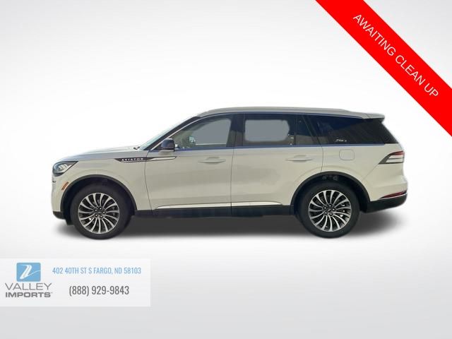 2023 Lincoln Aviator Standard photo 3
