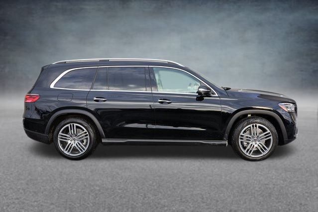 2025 Mercedes Benz GLS 450 4MATIC photo 3