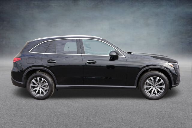 2025 Mercedes Benz GLC 300 4MATIC photo 3