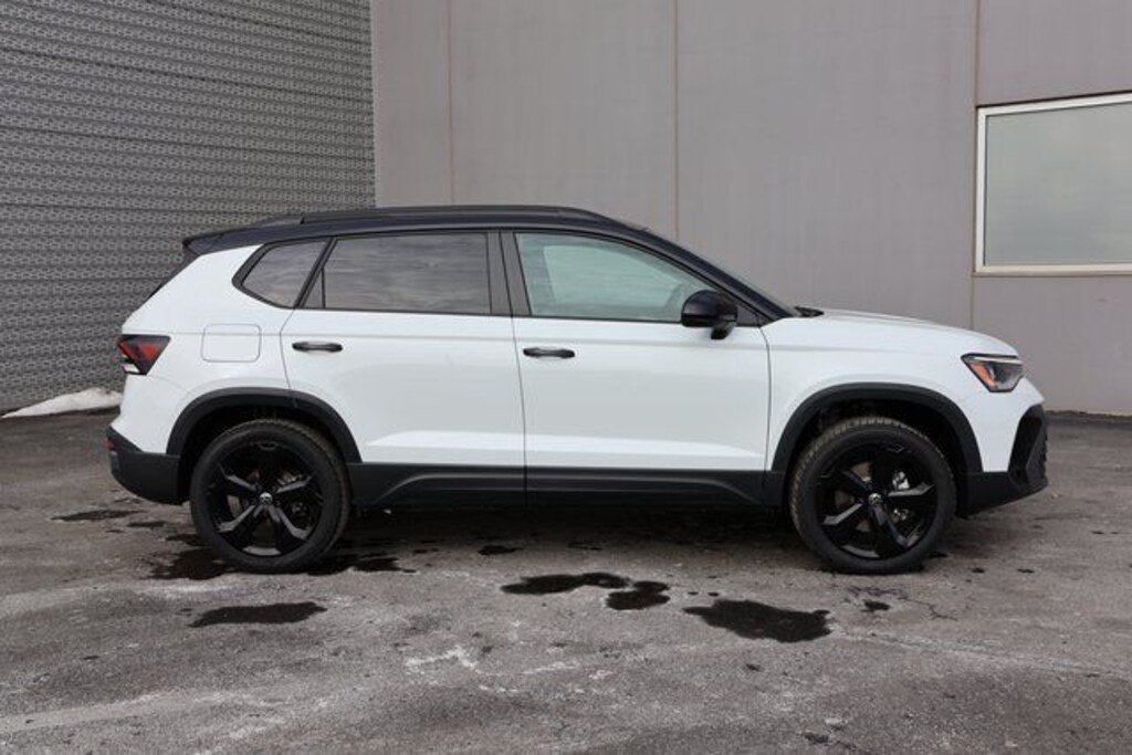 Used 2025 Volkswagen Taos 1.5T SE Black SUV