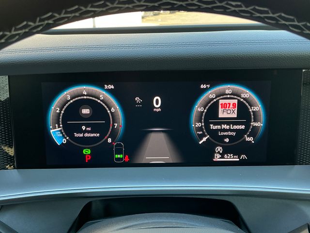 2025 Volkswagen Tiguan SE photo 3