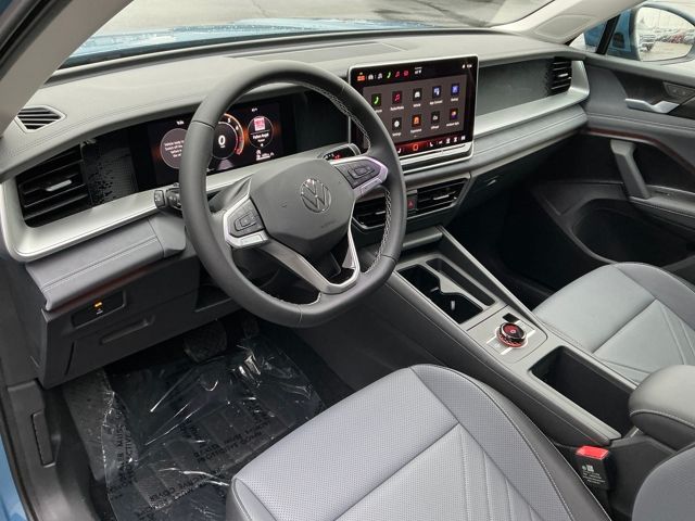 2026 Volkswagen Tiguan SE photo 2