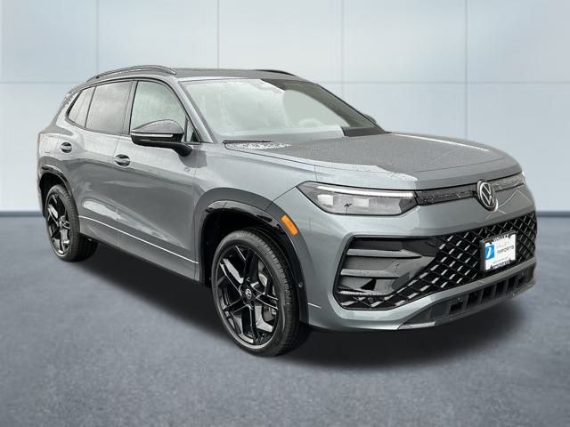 2026 Volkswagen Tiguan SE R-LINE BLACK's photo