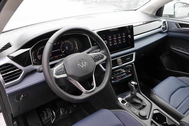 2025 Volkswagen Taos SEL photo 4