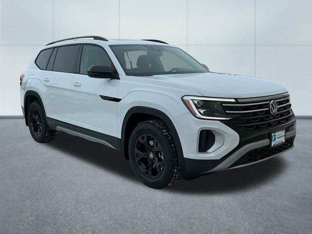 2026 Volkswagen Atlas Peak Edition SE photo 2