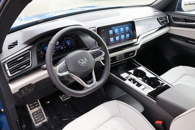 2025 Volkswagen Atlas Cross Sport SEL Premium R-Line photo 4
