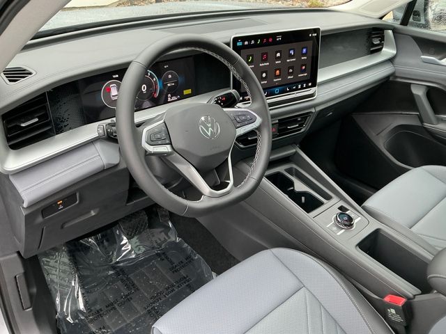 2026 Volkswagen Tiguan SE photo 2