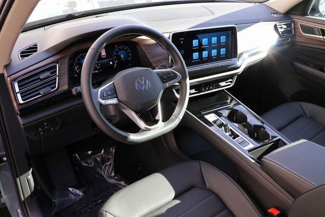 2025 Volkswagen Atlas SEL photo 4