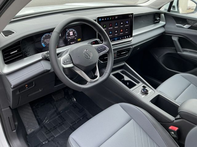 2025 Volkswagen Tiguan SE photo 4