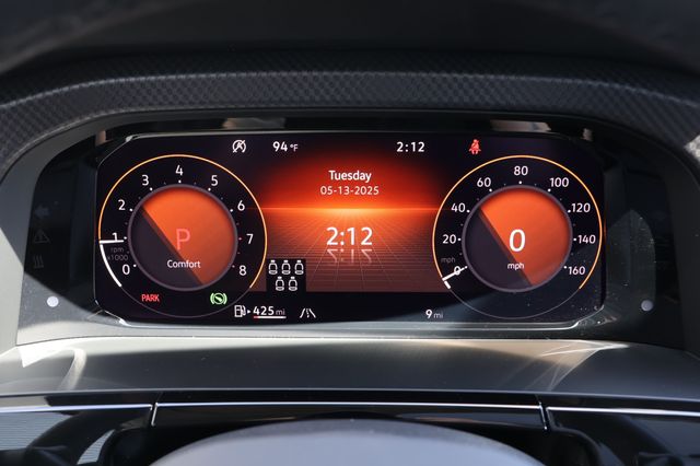 2025 Volkswagen Atlas Peak Edition SE photo 2