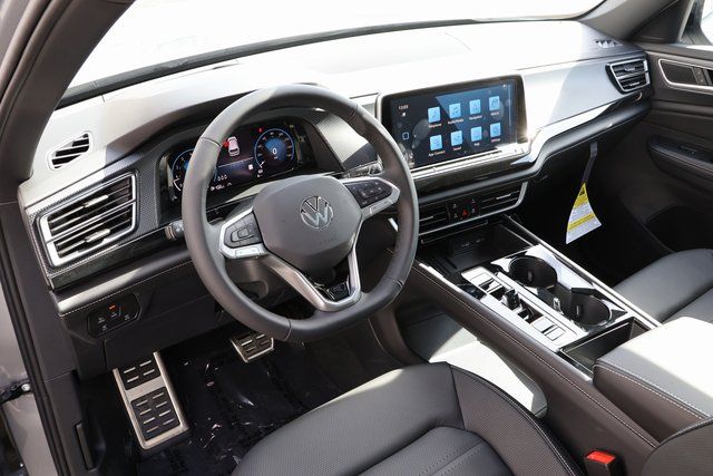 2025 Volkswagen Atlas Cross Sport SEL R-Line photo 4