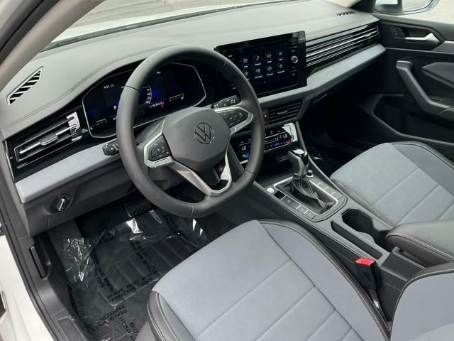 2025 Volkswagen Jetta 1.5T SE photo 4