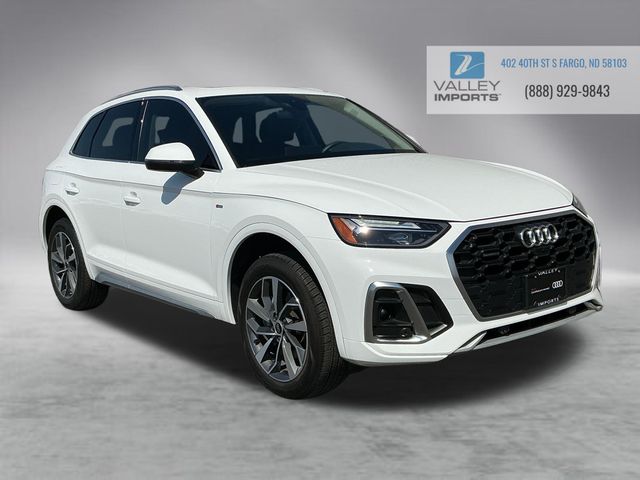 2023 Audi Q5 45 Premium Plus's photo