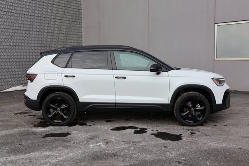 Used 2025 Volkswagen Taos 1.5T SE Black SUV