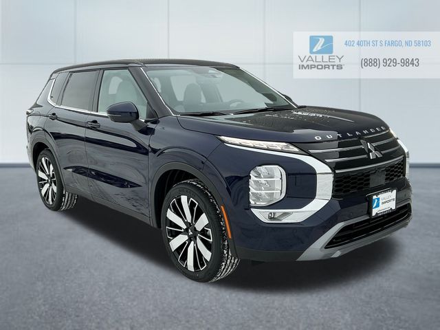 2025 Mitsubishi Outlander SE's photo