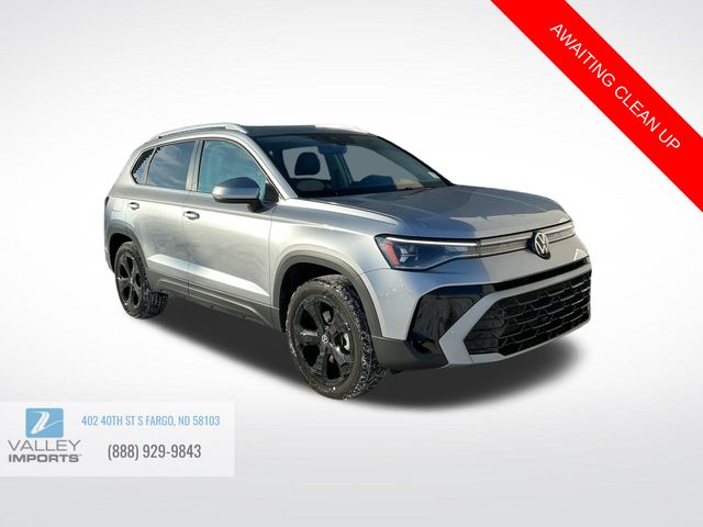 2025 Volkswagen Taos SEL's photo