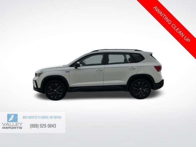 2022 Volkswagen Taos S photo 3