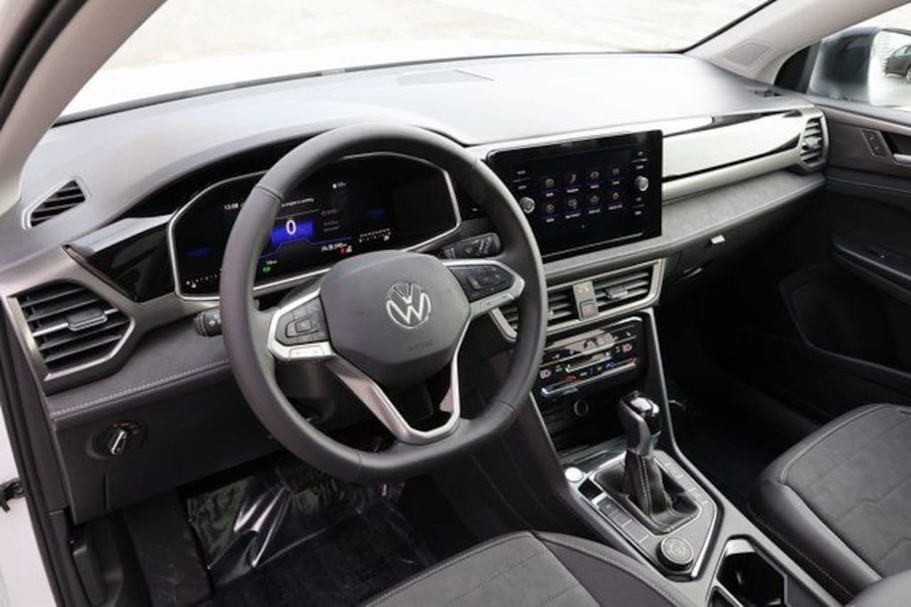 Used 2025 Volkswagen Taos 1.5T SE Black SUV