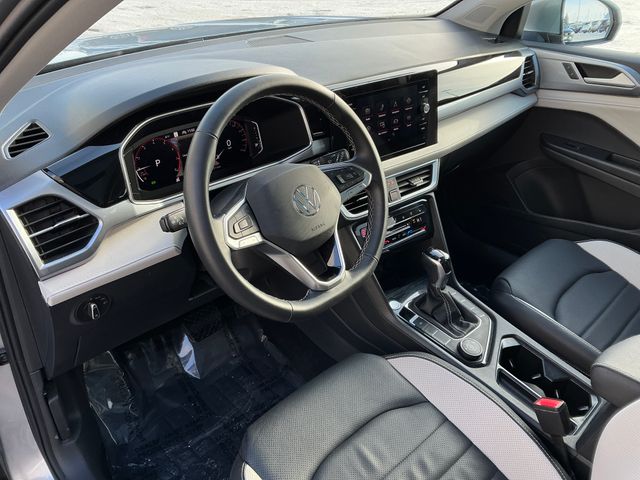 2025 Volkswagen Taos SEL photo 2