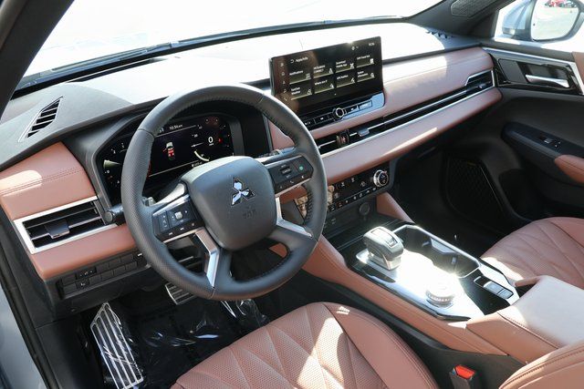 2025 Mitsubishi Outlander SEL photo 4